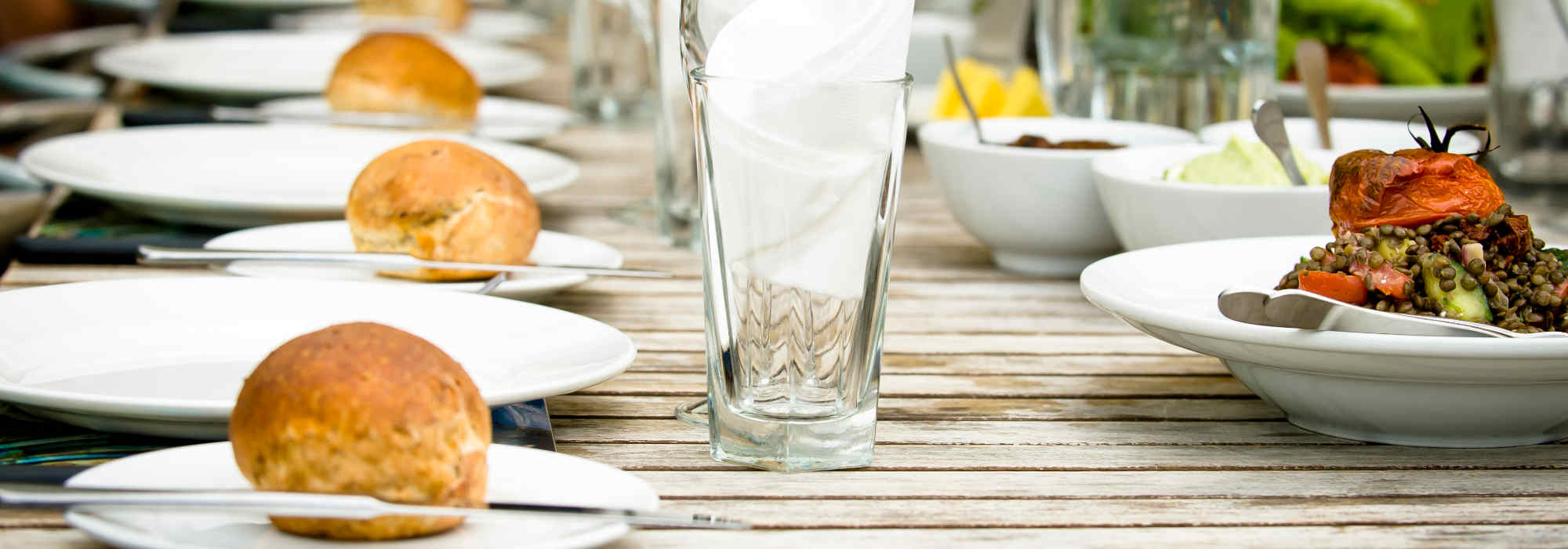 Caf&eacute;s and Restaurant