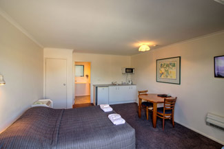 Brightwater Motor Inn